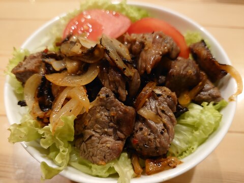 角切り牛肉丼ぶり